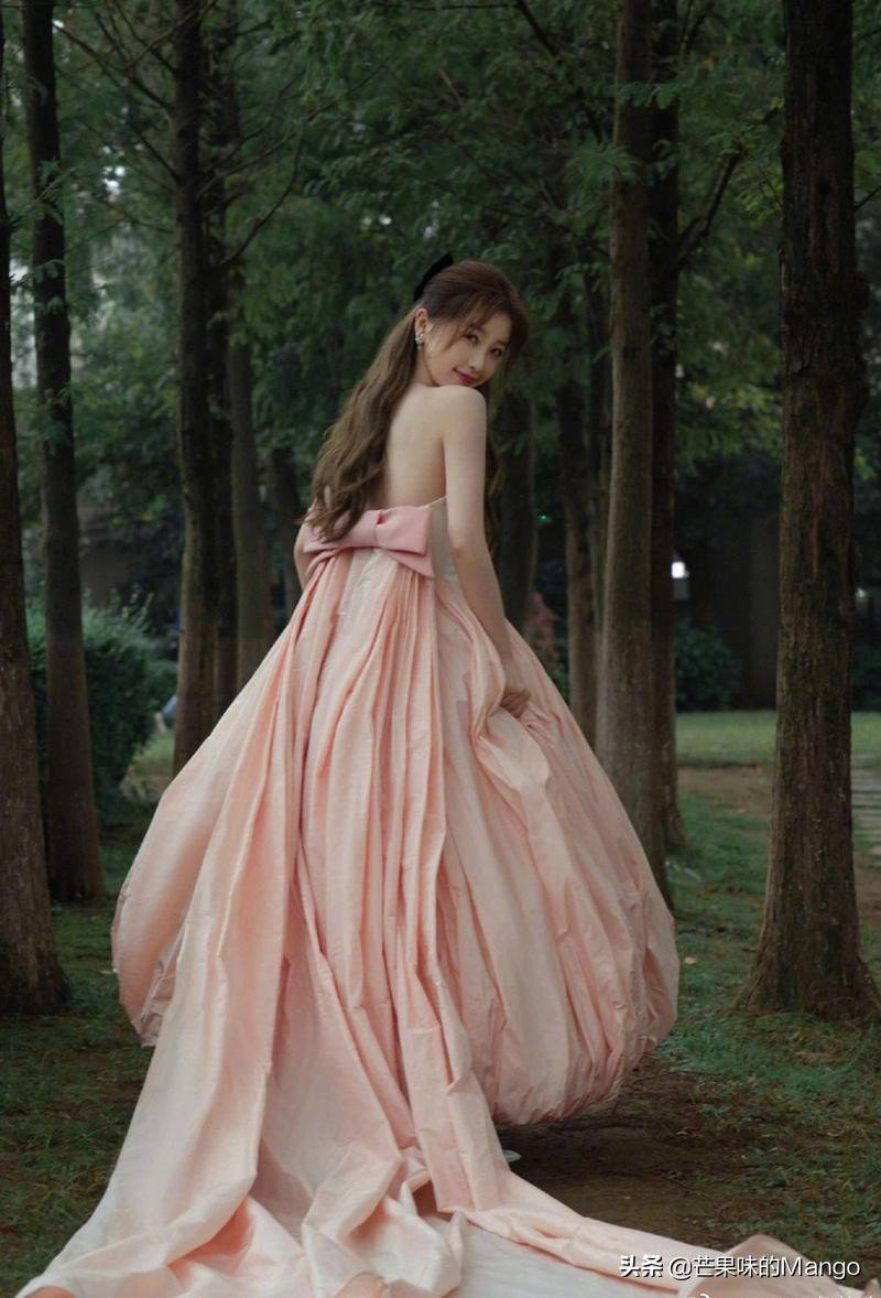 一对蝴蝶结发饰戴法女童,古风蝴蝶结发饰教程戴法幼儿