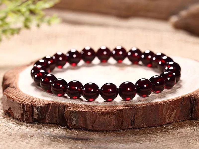 25周年纪念宝石,伊莱卡珠宝什么颜色的钻石最值钱