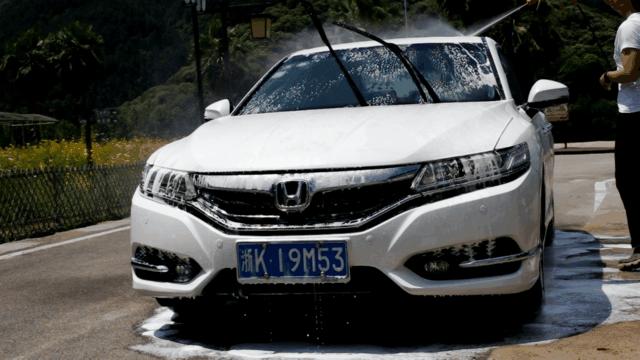 汽车塑料上的污渍怎么去除,汽车上的油烟污渍如何处理