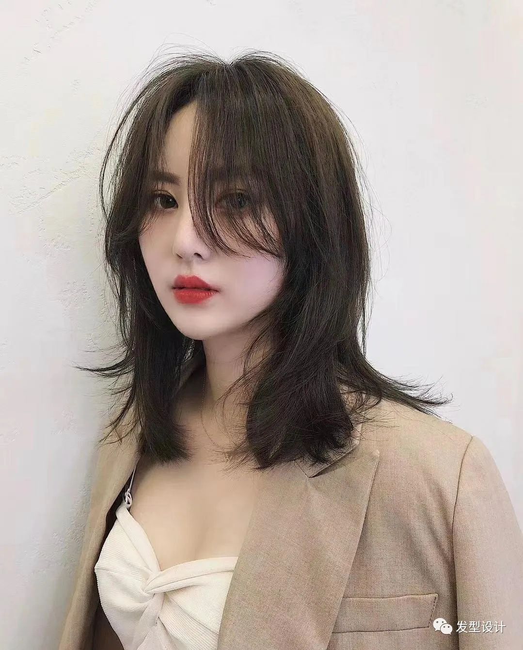 发型女2020流行发型中长发木马卷,直发型女2020流行发型中长发减龄