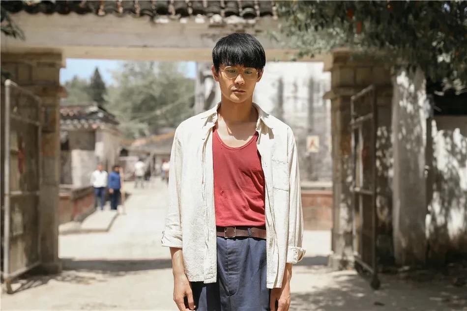 导演界的“扫地神僧”，10年8部神剧，他撑起了国产剧半壁江山