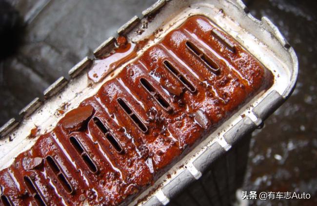 不小心将玻璃水加入冷却液怎么办？你的水箱可能需要清洁了