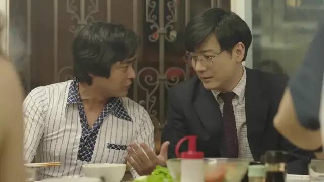 第一季惊艳第二季崩，严肃聊聊《全裸导演》