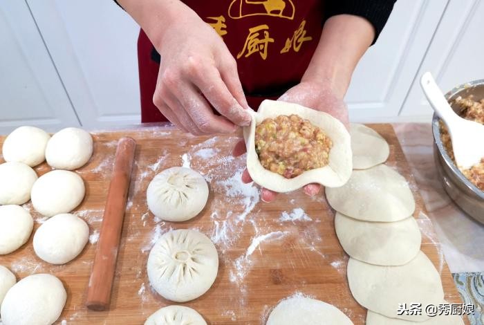 白菜包子好不好吃，怎样调馅是关键，技巧和秘诀详解，太香了