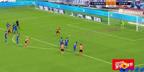 中超门将喝水哥gif,阿根廷门将扑单刀gif