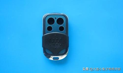 车库遥控门有时开有时不灵敏,车库门遥控门锁不住自动打开