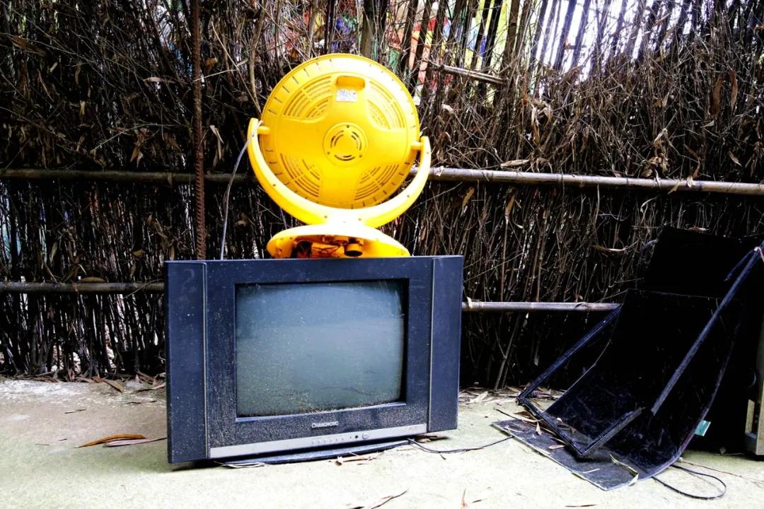 津门网金熙男：彩色小镇