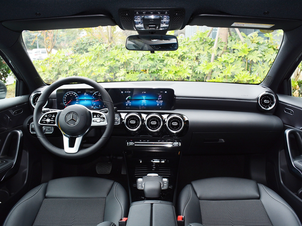 奔驰b级2022款有什么颜色,奔驰两厢a和b级车怎么选