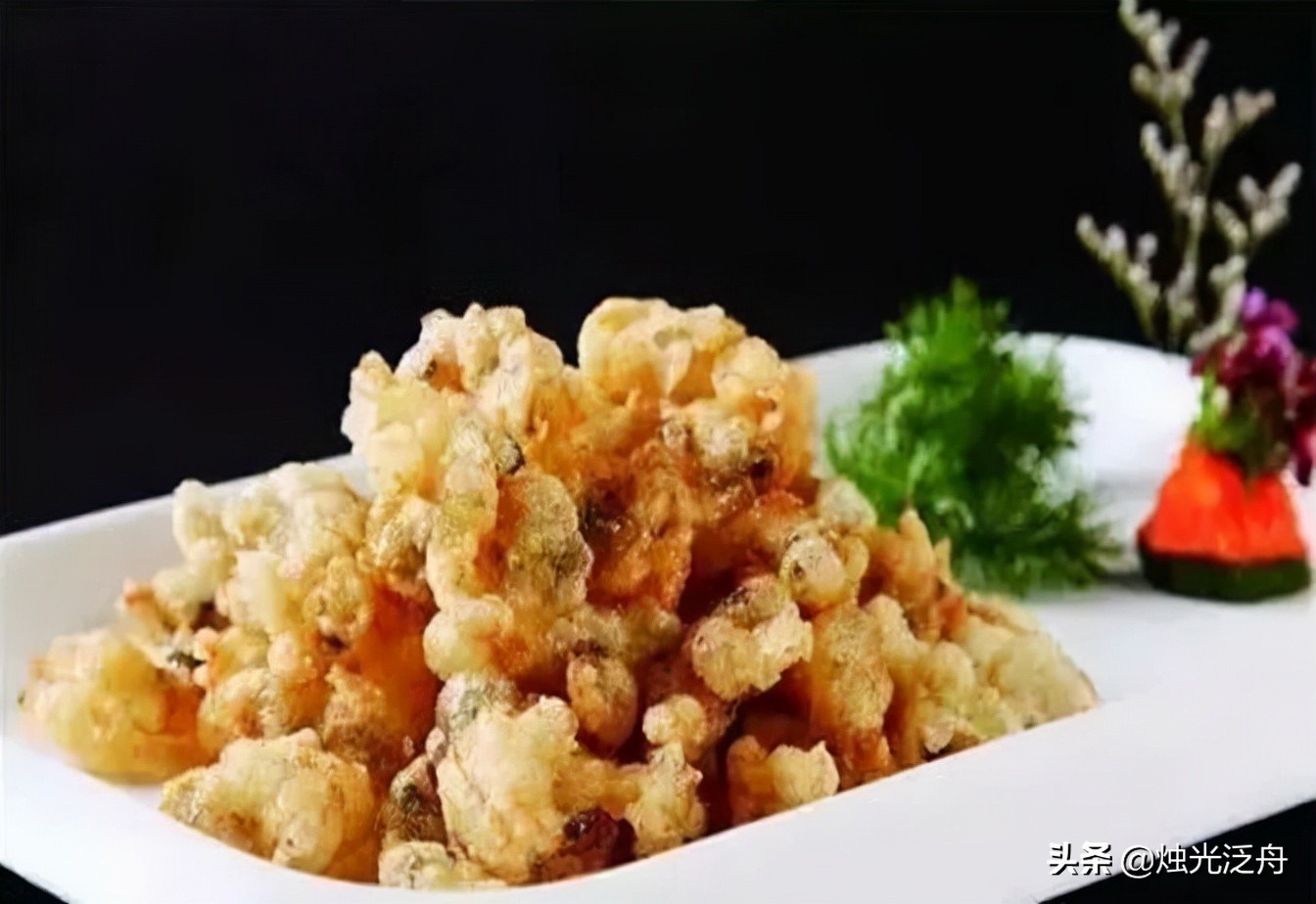 椒盐茶树菇鱿鱼,椒盐皮皮虾和花螺的做法