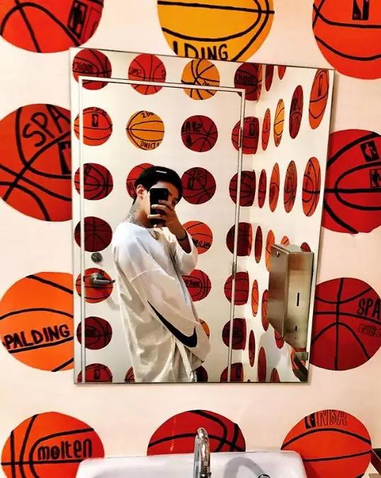 权志龙小雏菊反系鞋带绑法教学,权志龙反着系鞋带