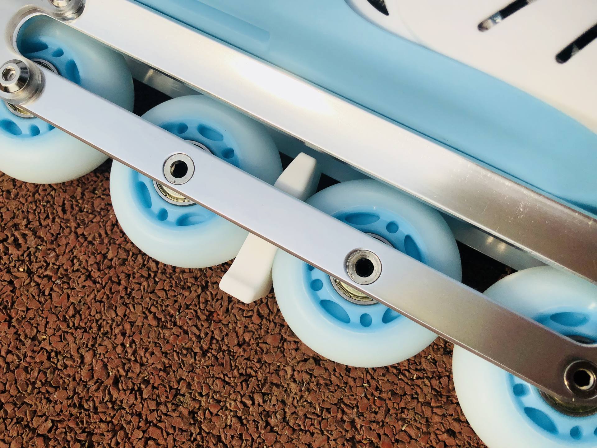 穿上脱不下来的溜冰鞋,穿了就不想脱的轮滑鞋