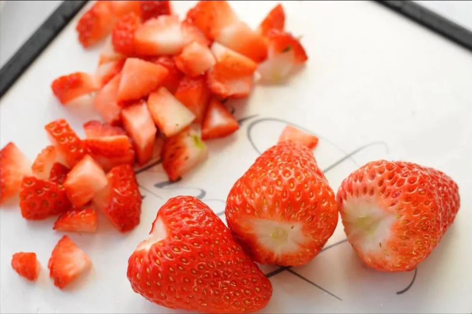 草莓牛乳推荐,韩国草莓牛乳制作方法