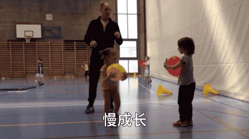 适合孩子家里室内锻炼的运动,适合三四岁儿童的室内体能运动