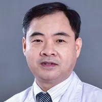 五岁男孩牙齿一长一短,5岁男孩的牙齿居然长在了脑袋里