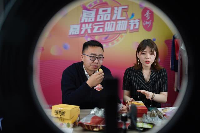 一个月21个县长开直播,疫情中的“新基层”