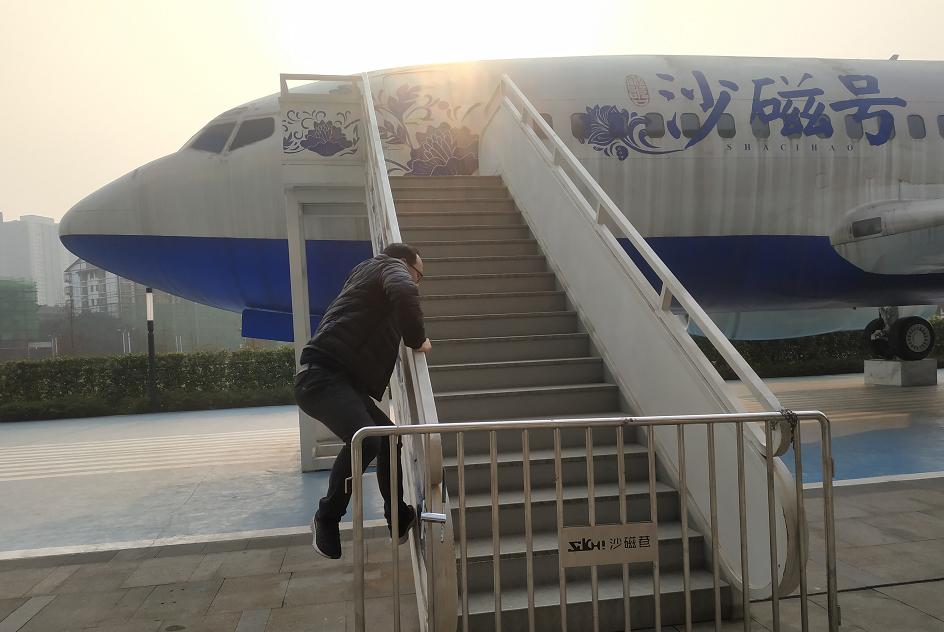 号外!重庆网红磁器口旁惊现无人区,网红打卡地缘何沦为空城?