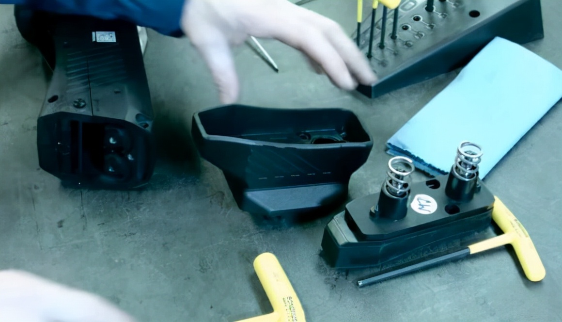 列文虎克观察什么,盘点吃鸡游戏里的各种枪械