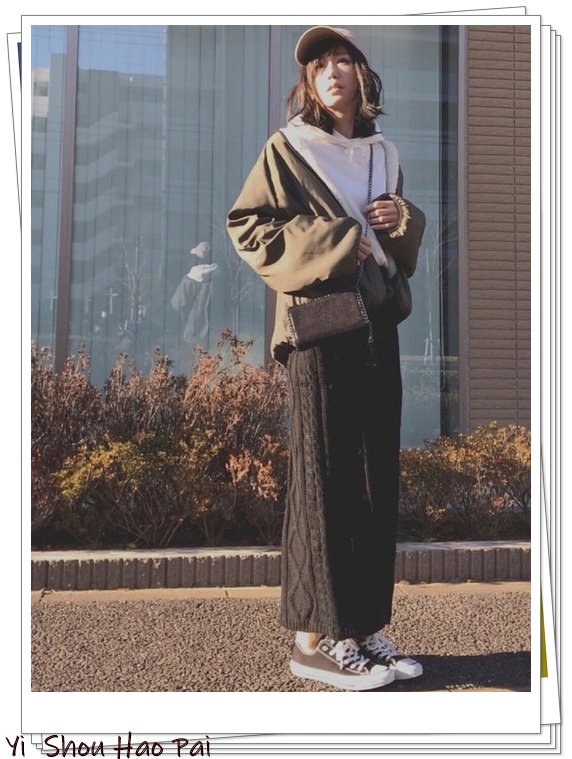 优衣库卫衣穿搭女2020,优衣库keithharingtokyo连帽卫衣