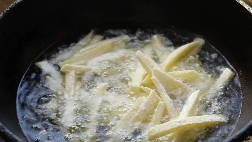 在家也能吃好吃的薯条,想吃薯条别去买了学会这种做法