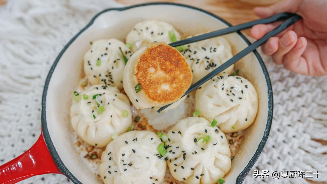 一口一个包子皮,一口一个爆汁生煎包