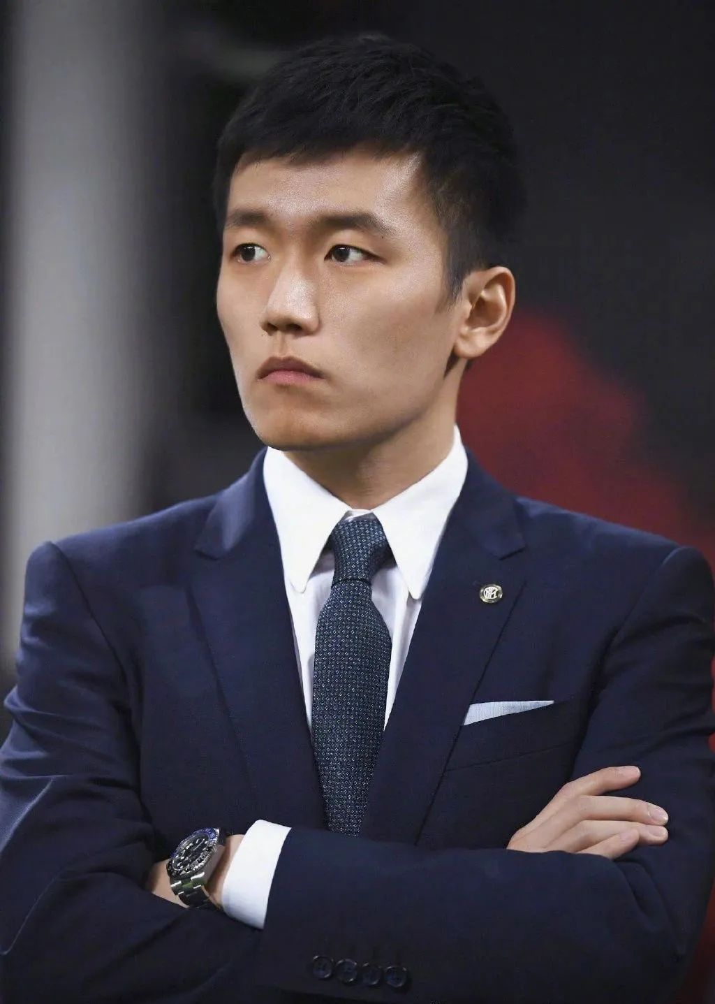 苏宁太子张康阳亮相时装周,身穿1万5千多的夹克,造型很抢眼