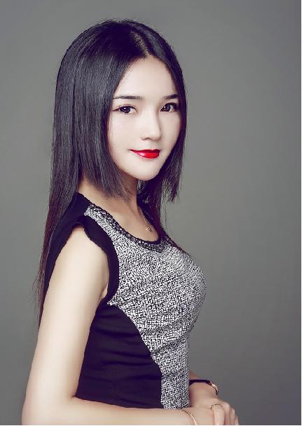 自我的缔造者——集才华与美貌一身的女子，罗兰