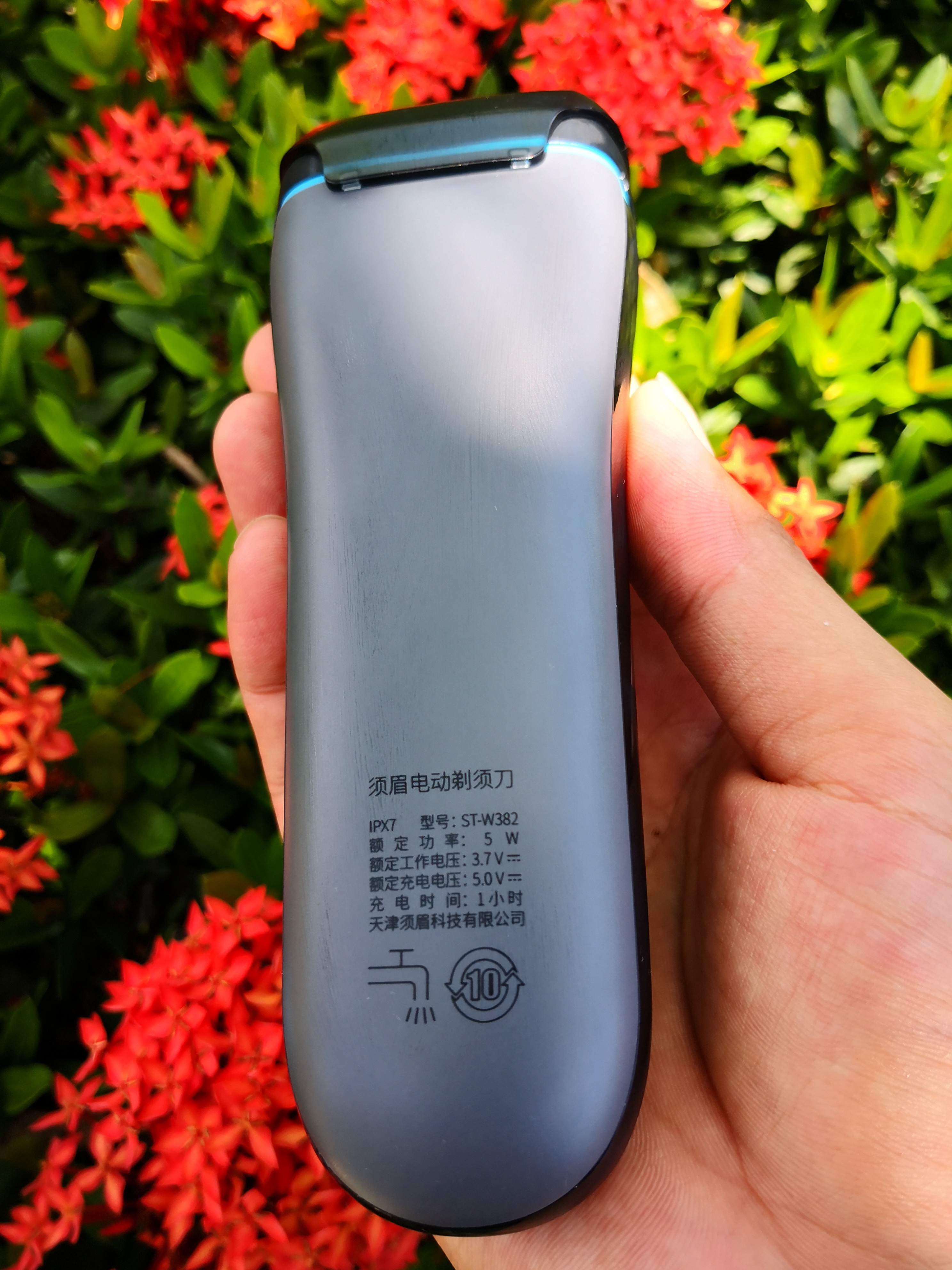 同价位飞利浦和博朗剃须刀哪个好,同价位超人和飞科剃须刀哪个好