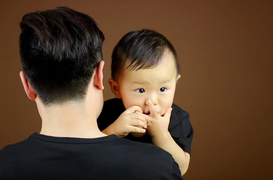 16岁女孩被亲妈“性别扭转治疗”，遭残酷折磨，跨性别真能治吗