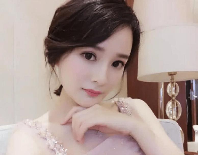 十三岁女孩变蛇精,13岁开始变美