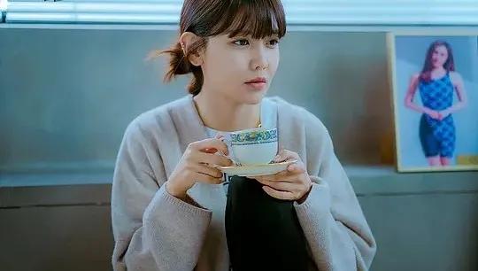 因为太善良给别人撑伞淋湿了自己,不要用你的善良去为别人撑伞