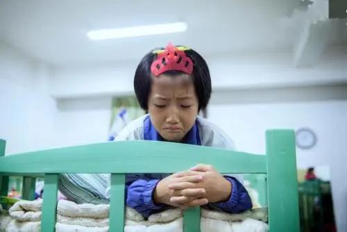 开学没几天，女儿在学校怀孕：给孩子选择寄宿学校时，父母请三思