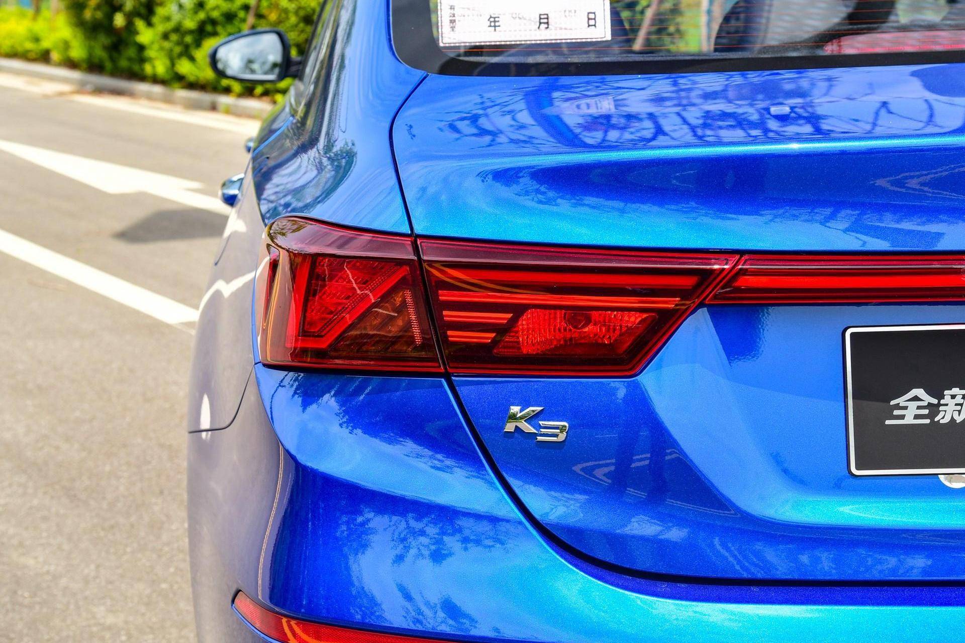 等卡罗拉换代还不如买它，9万多自动挡油耗6.4L，这才叫帅气