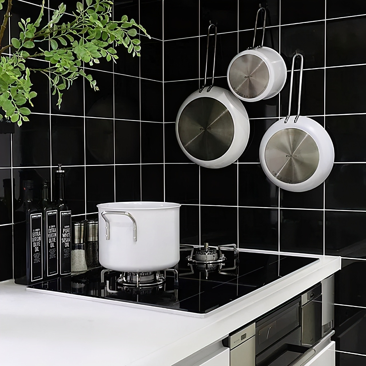 爱了这两间性冷淡系小户型，网友：这才叫一个人的豪宅