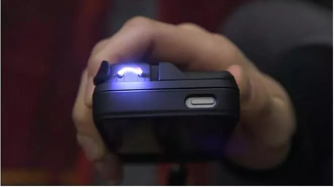 吐槽那些没用的沙雕手机壳 (什么手机壳最沙雕)