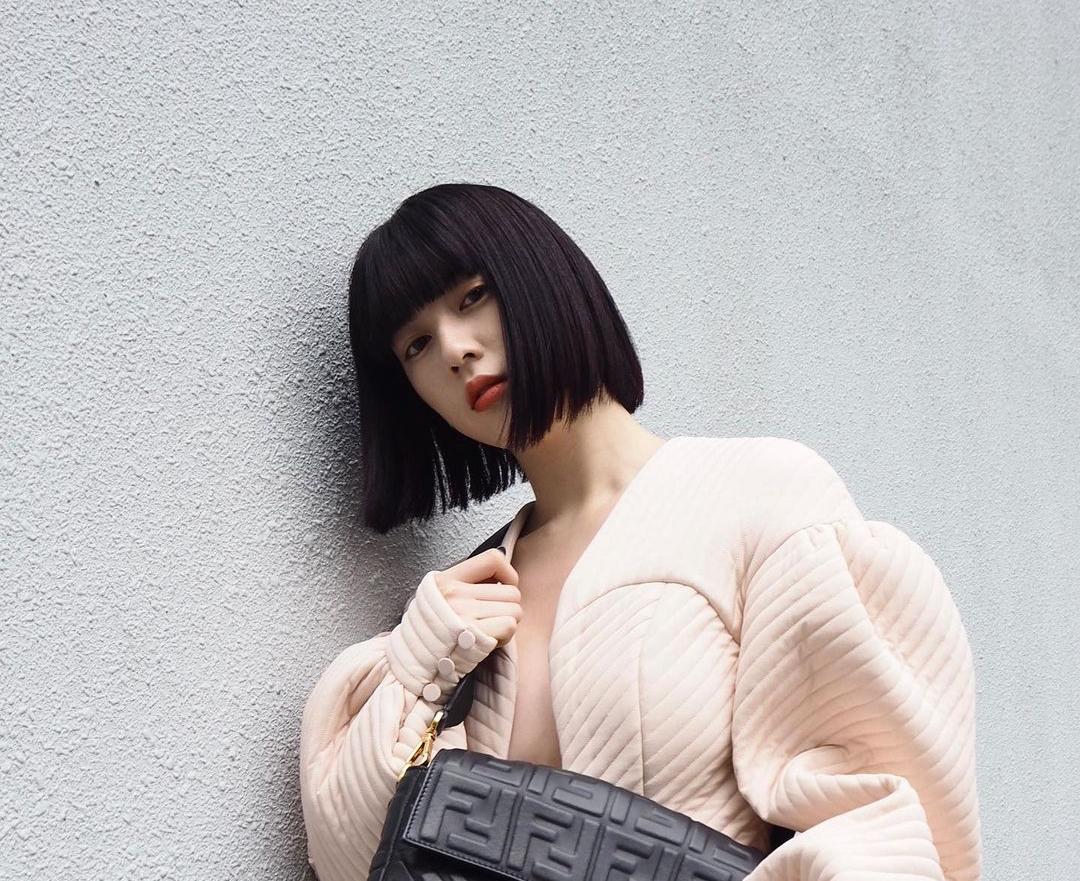 40岁小脸减龄烫发发型,50岁减龄发型小脸适合的发型