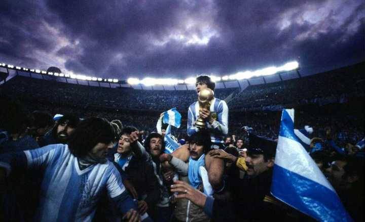 巅峰梅西和巅峰马拉多纳,巅峰马拉多纳在那不勒斯