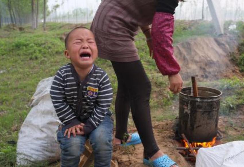 孩子走路屁股扭扭,孩子走路扭屁股怎么纠正