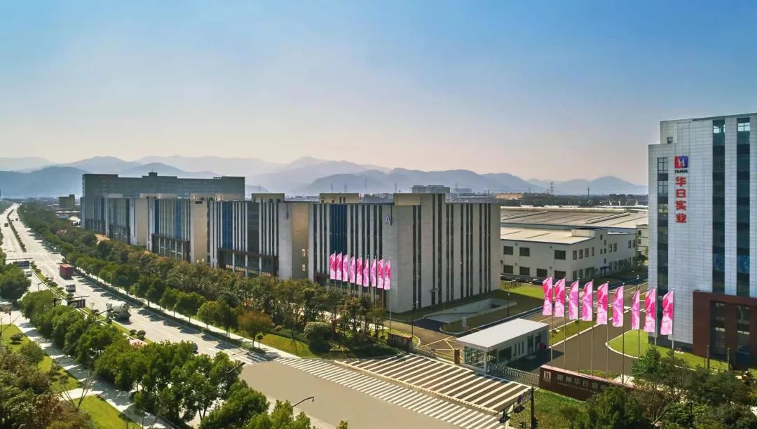 *镕基朱**“网开一面”，华日“起死回生”