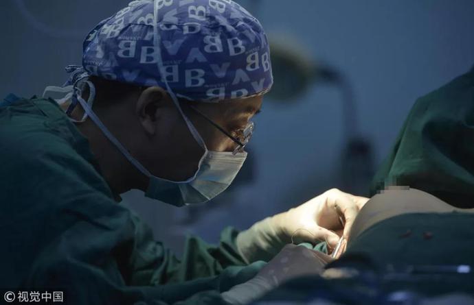 中国女人迷恋的乳房按摩，是一场彻头彻尾的*局骗**