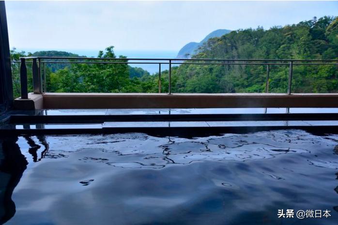 轻奢极简露天温泉,超梦幻的露天温泉