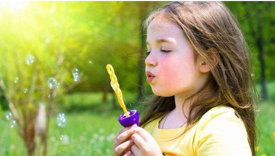 孩子变得爱臭美了,孩子开始臭美怎么教育