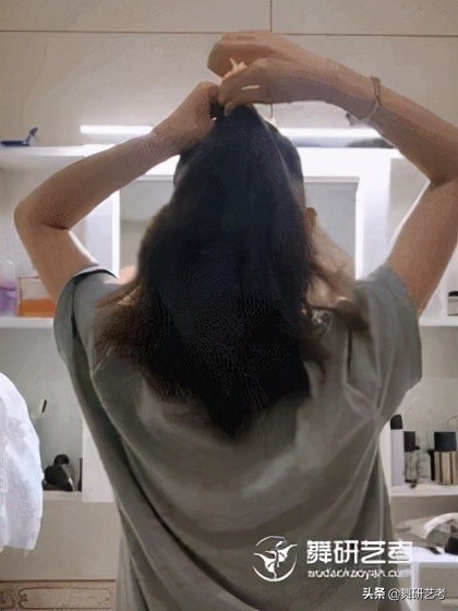 速度收藏，不会盘头？舞蹈生4种不同的盘头方法，快快学起来