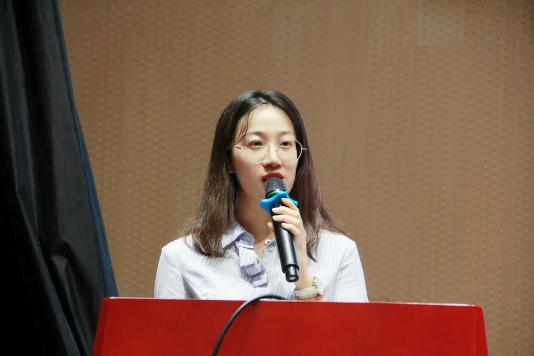 我的教育故事师德师风演讲比赛,我和学生共成长师德师风演讲视频