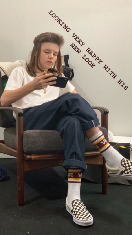 贝嫂时装秀丸子头,贝嫂2023品牌大秀