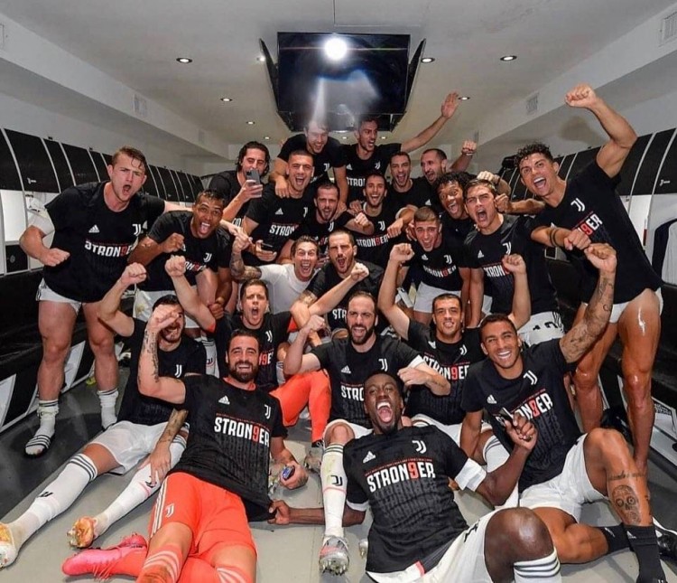 c罗庆祝第一个意甲冠军,c罗庆祝尤文