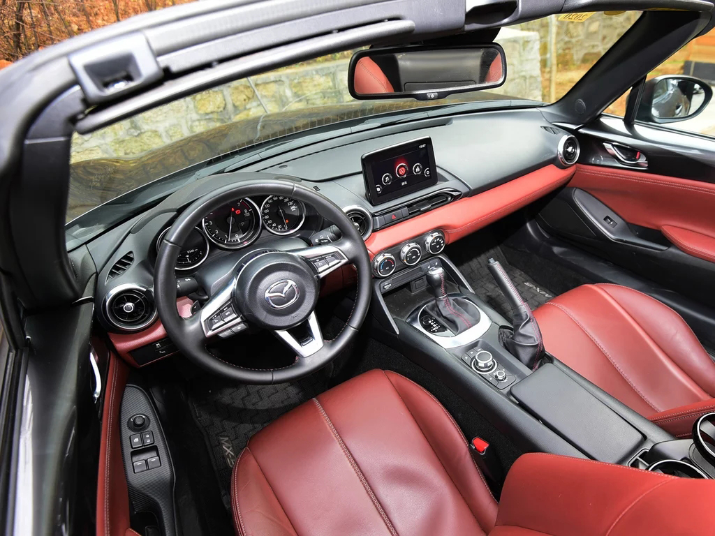 开着敞篷放大风吹,开着敞篷在海边兜风