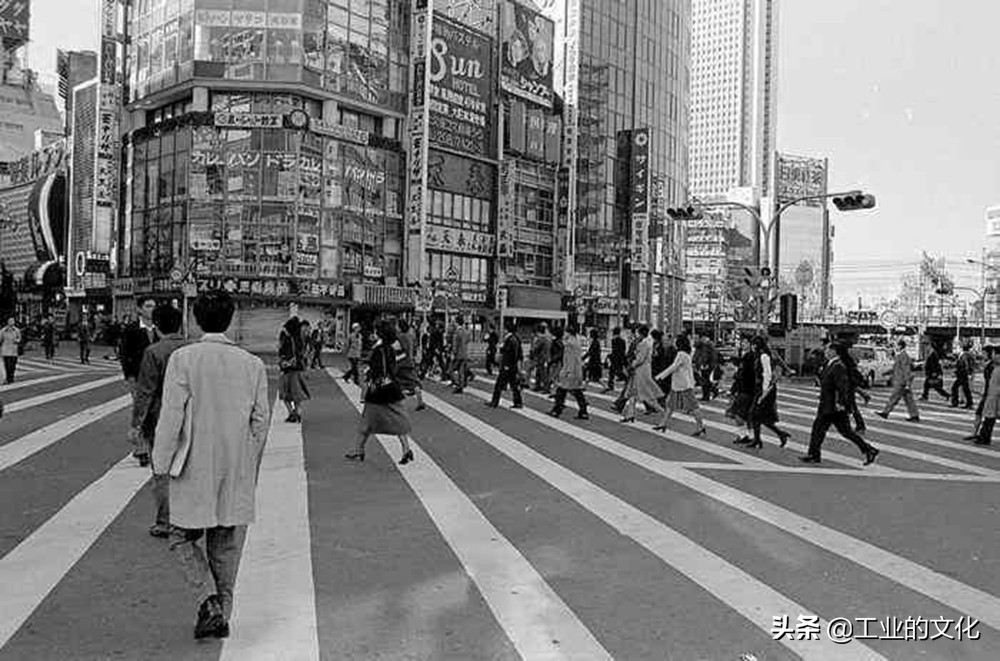 工业史鉴—浅谈日本电子产业为何后来居上？