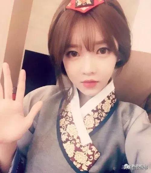 整容脸vs自然脸同龄女星对比,明明是整容脸却没被吐槽过