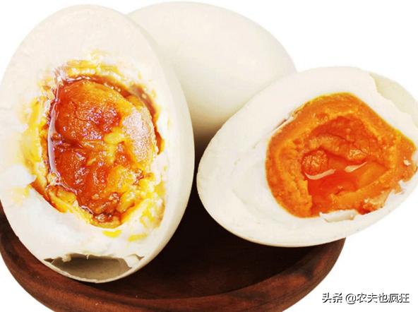 央视“报道”的海鸭蛋和咸鸭蛋有啥区别?为何海鸭蛋一戳就流油?