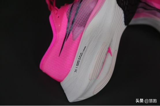 跑马拉松推荐耐克什么系列,跑全马的耐克碳板跑鞋推荐